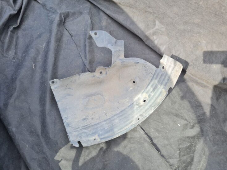 Priekšējais labais paspārns priekš RENAULT MEGANE 2011
