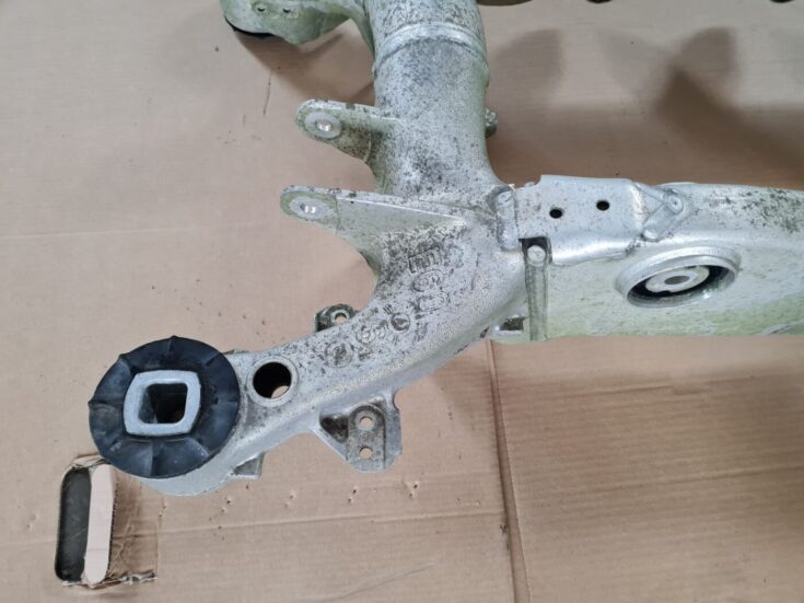 Aizmugurējais tilts/Aizmugurējais šķērsnis priekš BMW 525 E60 2006 BLACK