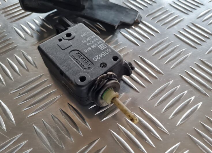 Centrālas atslēgas motors priekš OPEL ZAFIRA 1999