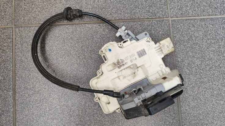 Priekšējo labo durvju slēdzene priekš VW PASSAT B6 2008 ANGL.