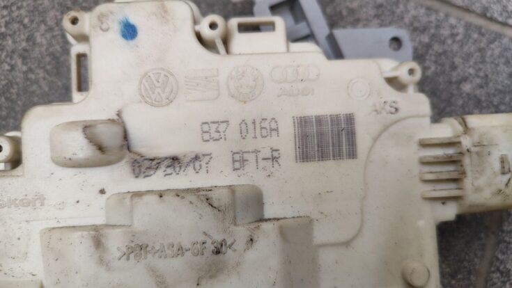 Priekšējo labo durvju slēdzene priekš VW PASSAT B6 2008 ANGL.