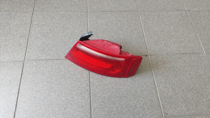 Aizmugurējais labais lukturis priekš AUDI A5 2008
