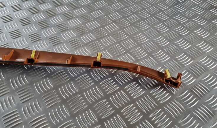 Mērinstrumentu paneļa uzlika priekš TOYOTA AVENSIS 2007