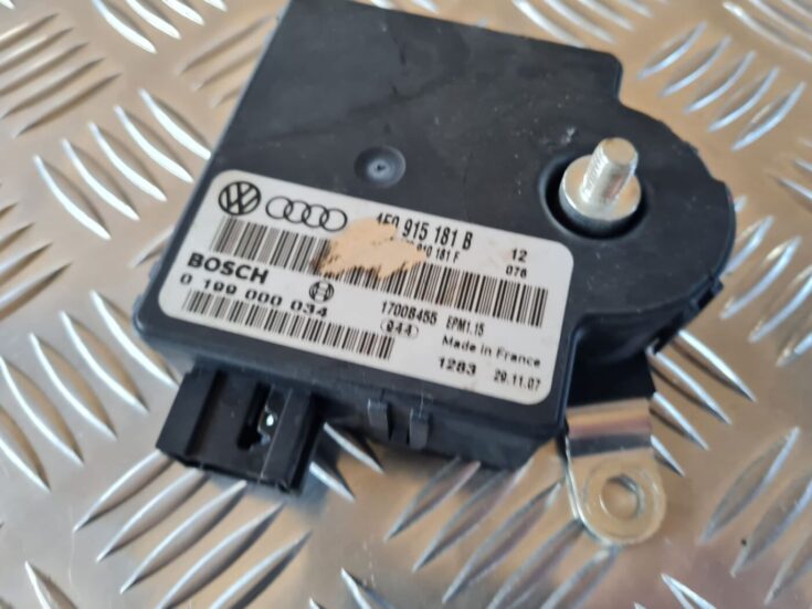Akumulatora vadības bloks priekš AUDI A6 2008
