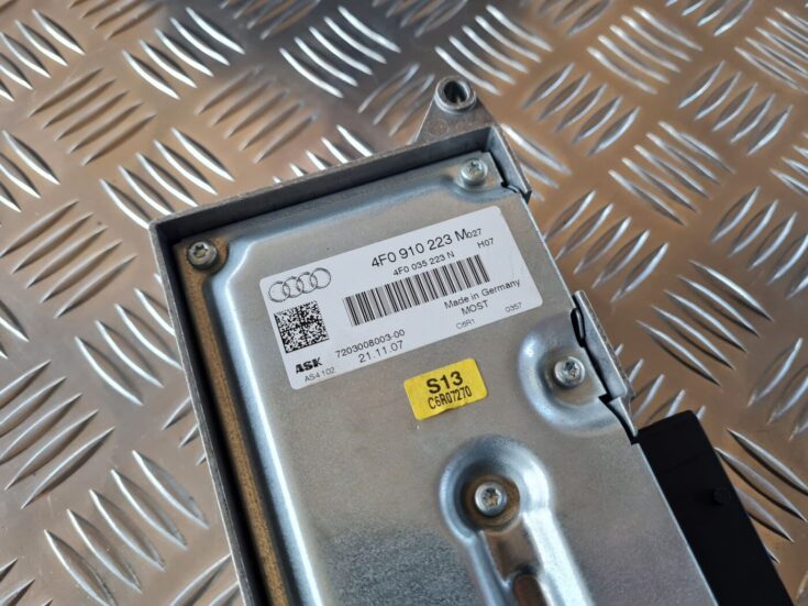 Audio pastiprinātāja bloks priekš AUDI A6 2008