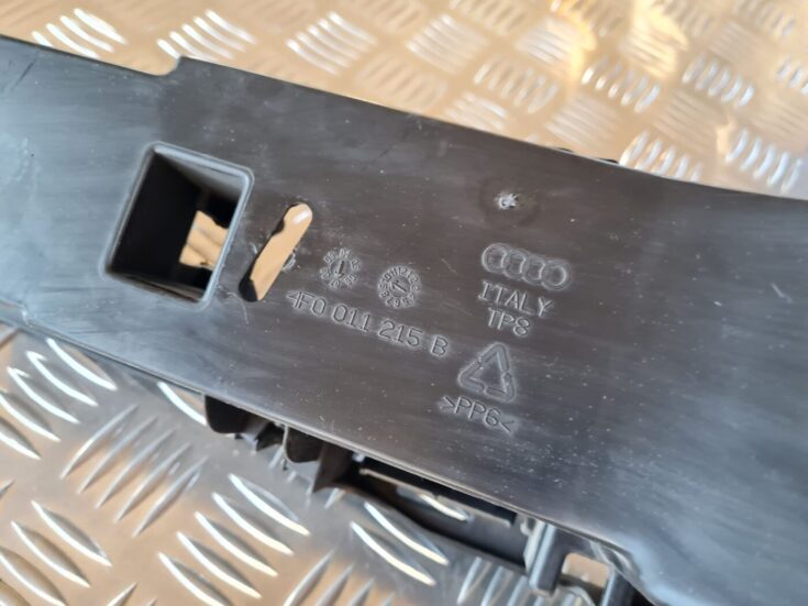 Instrumentu kaste priekš AUDI A6 2008