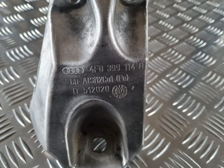Dzinēja kronšteins priekš AUDI A6 2008