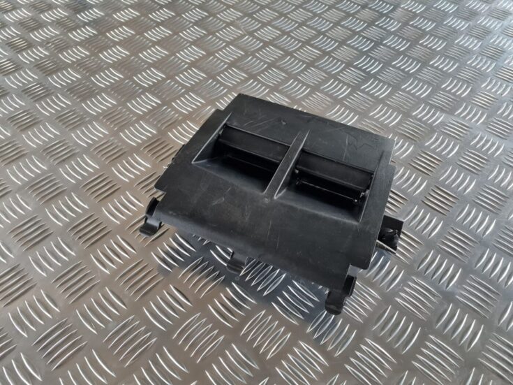 Aizmugurēja sēdekļa atzveltnes plastmasas uzlika priekš VOLVO S80 2007 Black