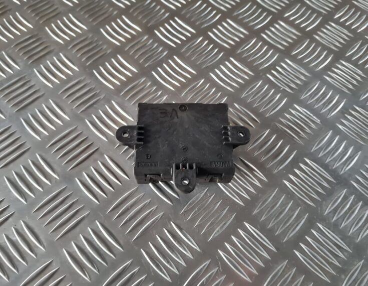 Aizmugurējo kreiso durvju vadības bloks priekš VOLVO S80 2007 Black