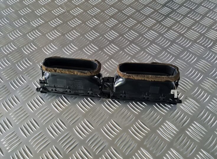 Mērinstrumentu paneļa gaisa vads, centrā priekš VOLVO S80 2007 Black