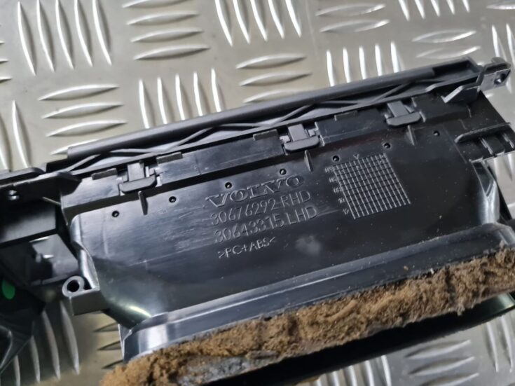 Mērinstrumentu paneļa gaisa vads, centrā priekš VOLVO S80 2007 Black