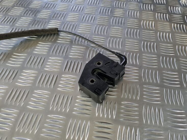 Aizmugurējā sēdekļa slēdzene priekš VOLVO S80 2007 Black