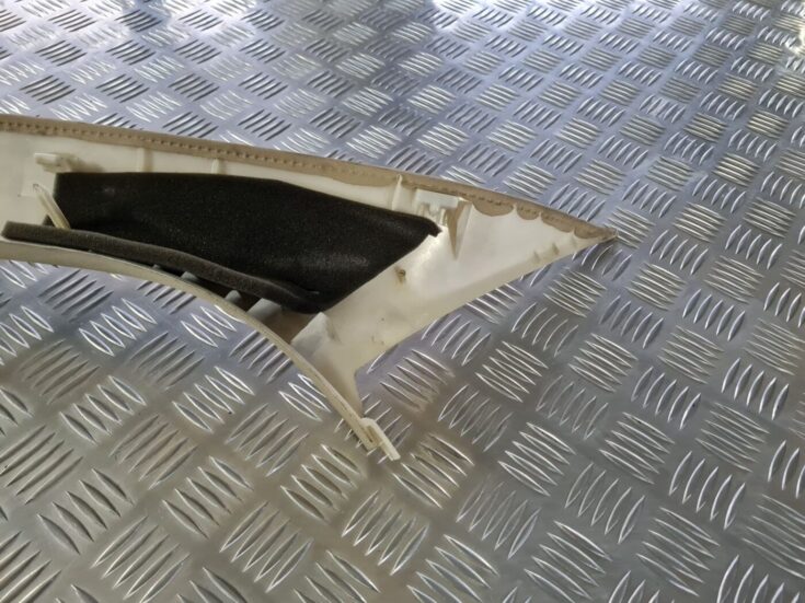 Priekšējas salona statnes apdare priekš VOLVO S80 2007 Black