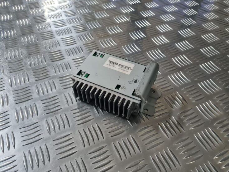 Audio pastiprinātāja bloks priekš TOYOTA AVENSIS 2010