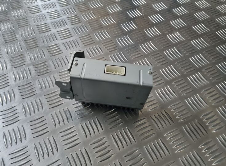 Audio pastiprinātāja bloks priekš TOYOTA AVENSIS 2010