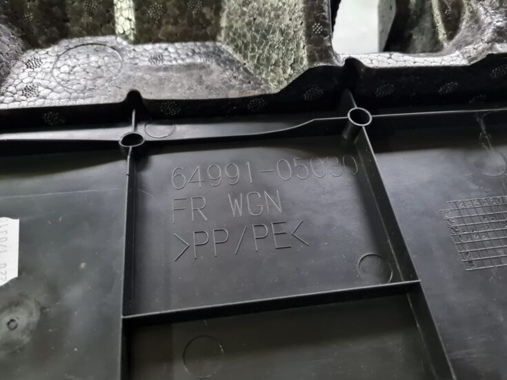 Instrumentu kaste priekš TOYOTA AVENSIS 2010