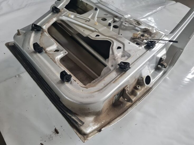 Aizmugurējās kreisās durvis priekš SKODA OCTAVIA 2002