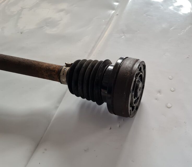 Pusass priekšējā kreisā priekš ŠKODA FABIA 2003