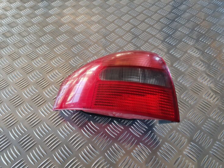 Aizmugurējais kreisais lukturis priekš AUDI A6 1998