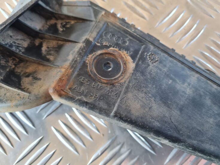Aizmugurējā spārna un bufera stiprinājums priekš AUDI A6 1998