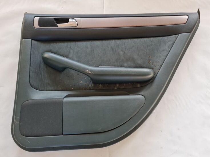 Aizmugurējo labo durvju apdare priekš AUDI A6 1998