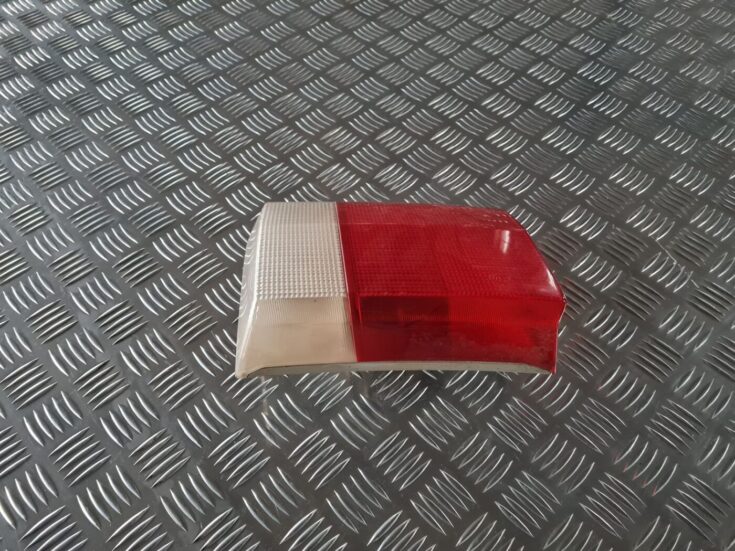 Bagāžnieka vāka kreisais lukturis priekš AUDI 80 1991