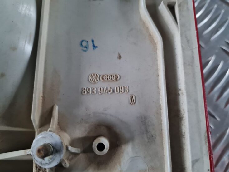 Bagāžnieka vāka kreisais lukturis priekš AUDI 80 1991