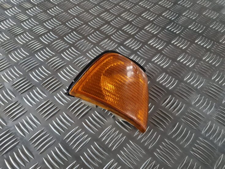 Pagrieziena signala lukturis priekš AUDI 80 1991