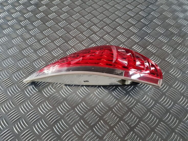 Aizmugurējais labais lukturis priekš BMW 6 E63 645 2004