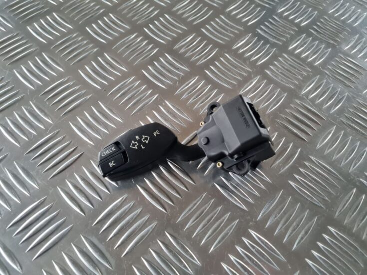 Pagrieziena rādītāju slēdzis priekš BMW 6 E63 645 2004