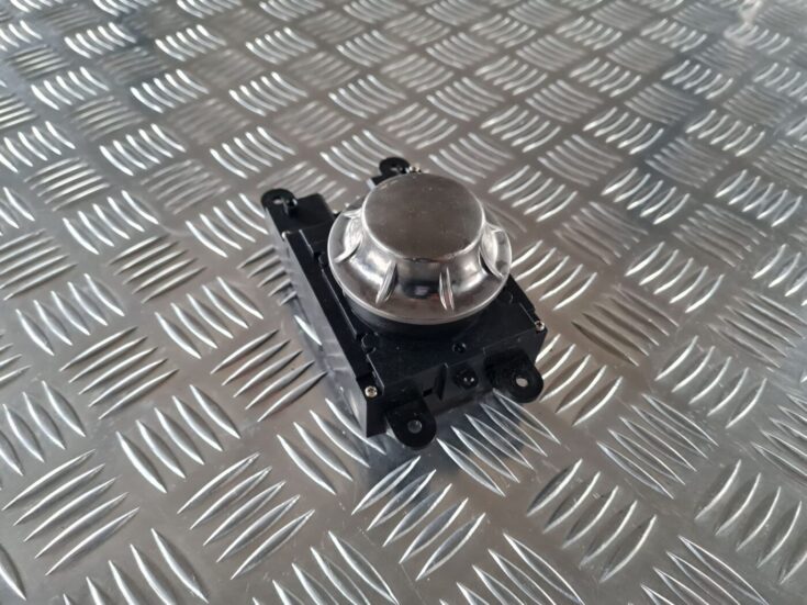 Multimēdijas vadības bloks priekš BMW 6 E63 645 2004