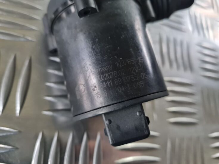 Papildus elektriskais ūdens sūknis priekš BMW 6 E63 645 2004