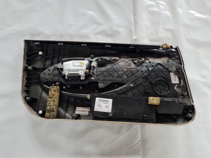 Priekšējo labo durvju apdare priekš BMW 6 E63 645 2004