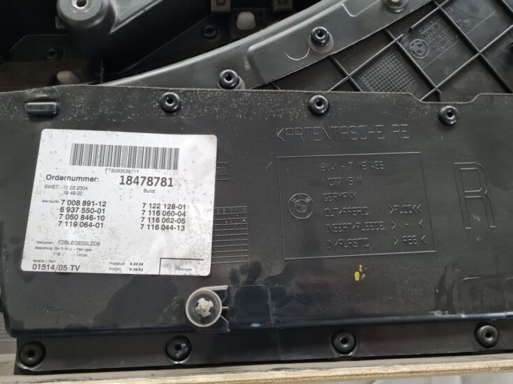 Priekšējo labo durvju apdare priekš BMW 6 E63 645 2004