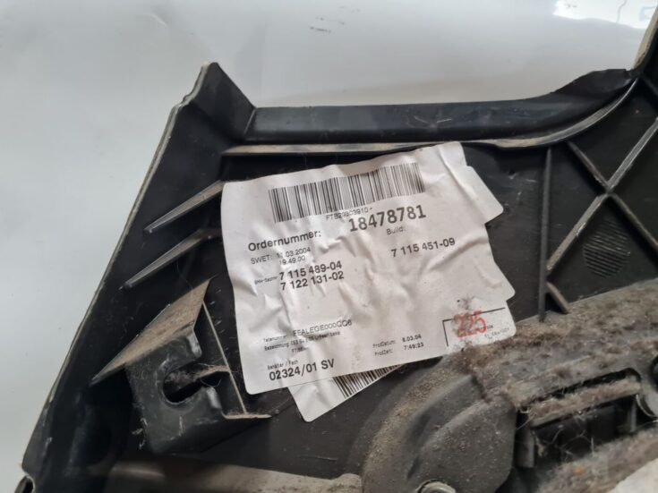 Aizmugurējo kreiso durvju apdare priekš BMW 6 E63 645 2004