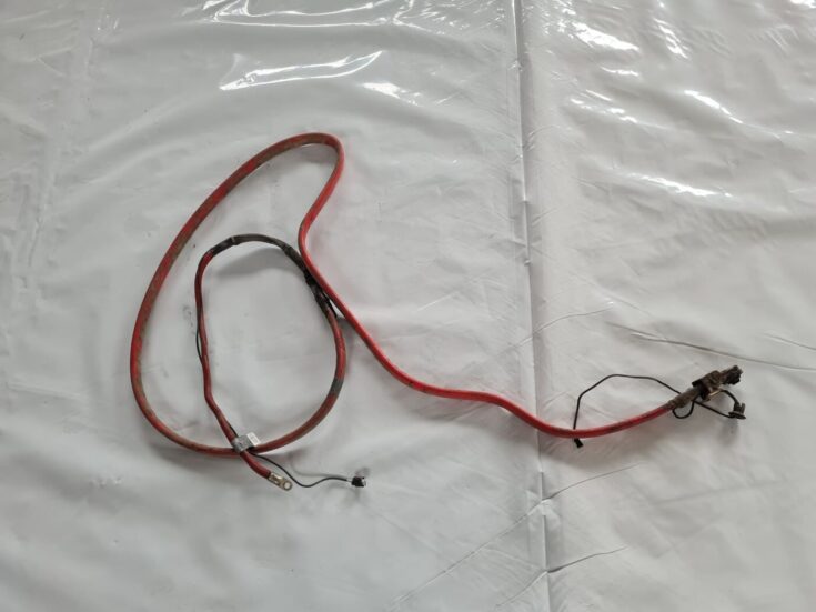 Pozitīvais elektrovads priekš BMW 6 E63 645 2004