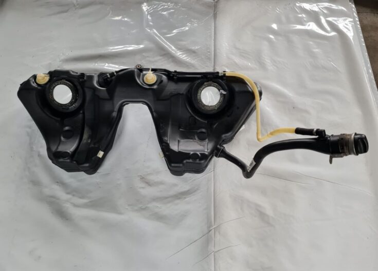 Degvielas tvertne priekš BMW 6 E63 645 2004