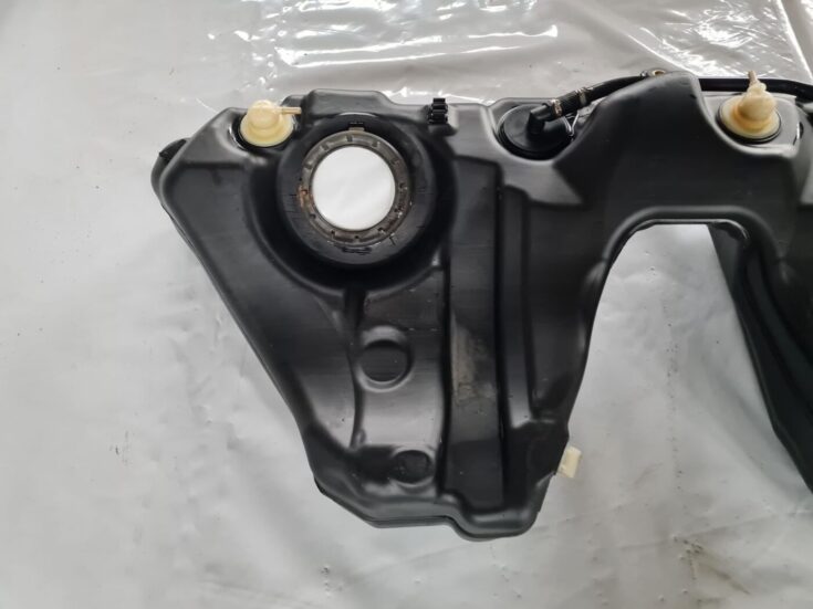 Degvielas tvertne priekš BMW 6 E63 645 2004