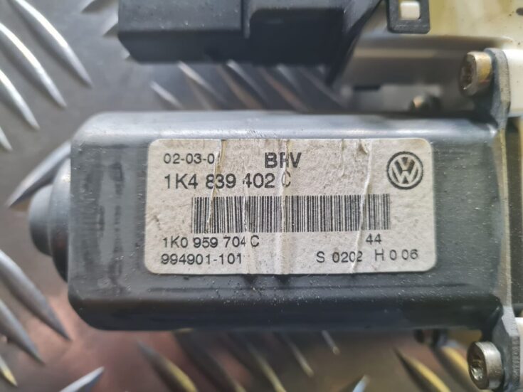 Elektrisko stiklu motors priekš VW GOLF 5 2004