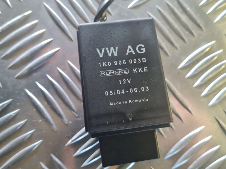 Degvielas sūkņa vadības bloks priekš VW GOLF 5 2004