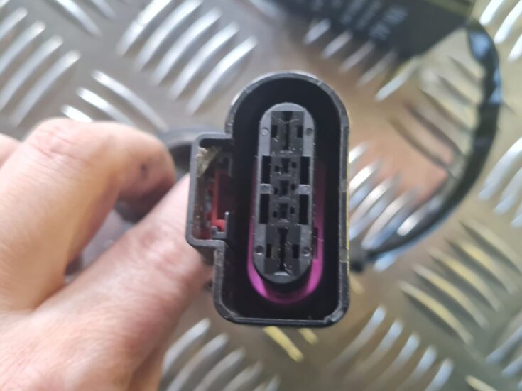 Degvielas sūkņa vadības bloks priekš VW GOLF 5 2004