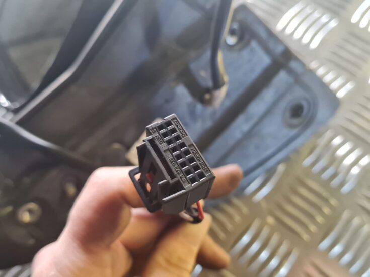 Ārējais spogulis, pa labi priekš VW GOLF 5 2004