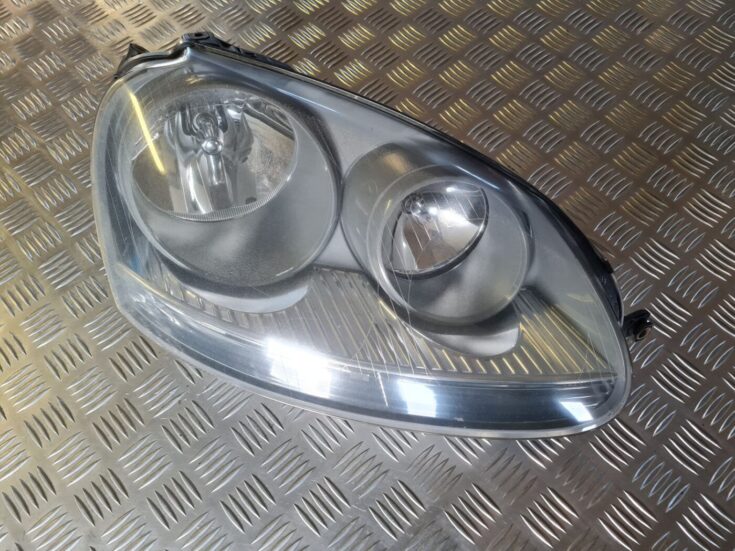 Priekšējais labais lukturis priekš VW GOLF 5 2004
