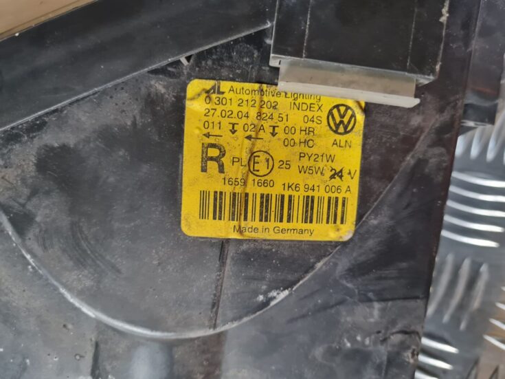 Priekšējais labais lukturis priekš VW GOLF 5 2004
