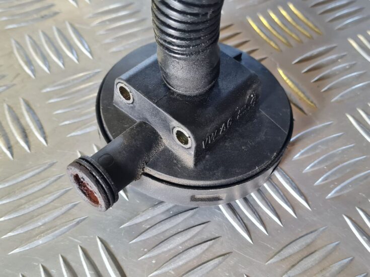 Kartera ventilācijas caurule priekš VW GOLF 5 2004