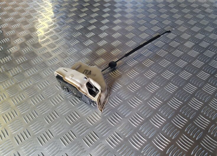 Priekšējo kreiso durvju slēdzene priekš VW GOLF 5 2004