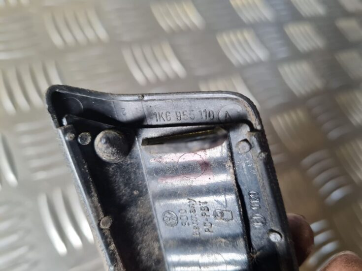 Lukturu mazgātāja sprauslas vāks priekš VW GOLF 5 2004
