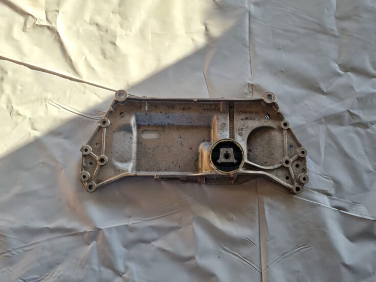 Priekšējais tilts/Priekšējais šķērsnis priekš VW GOLF 5 2004