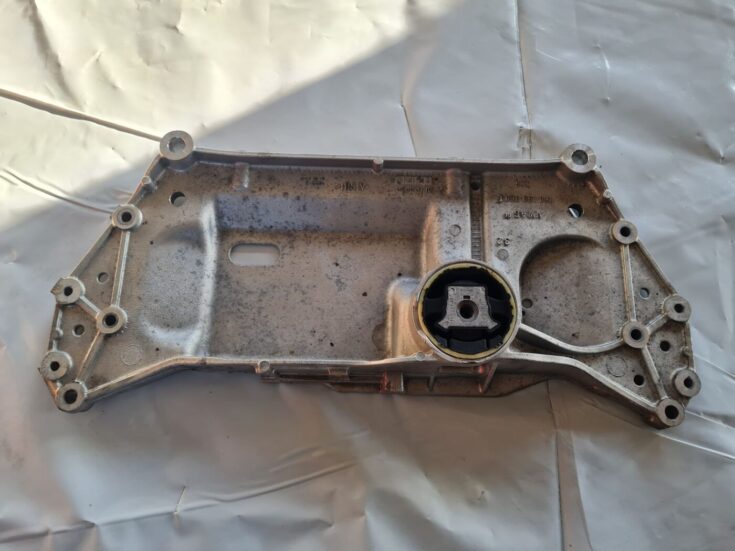 Priekšējais tilts/Priekšējais šķērsnis priekš VW GOLF 5 2004
