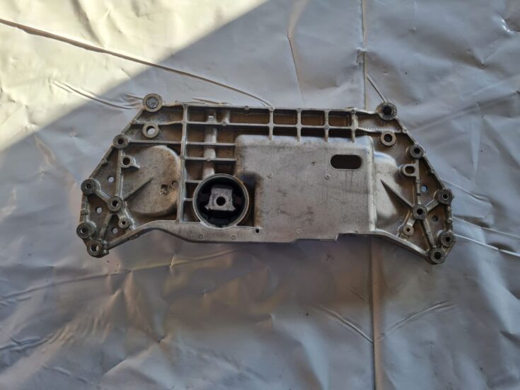 Priekšējais tilts/Priekšējais šķērsnis priekš VW GOLF 5 2004